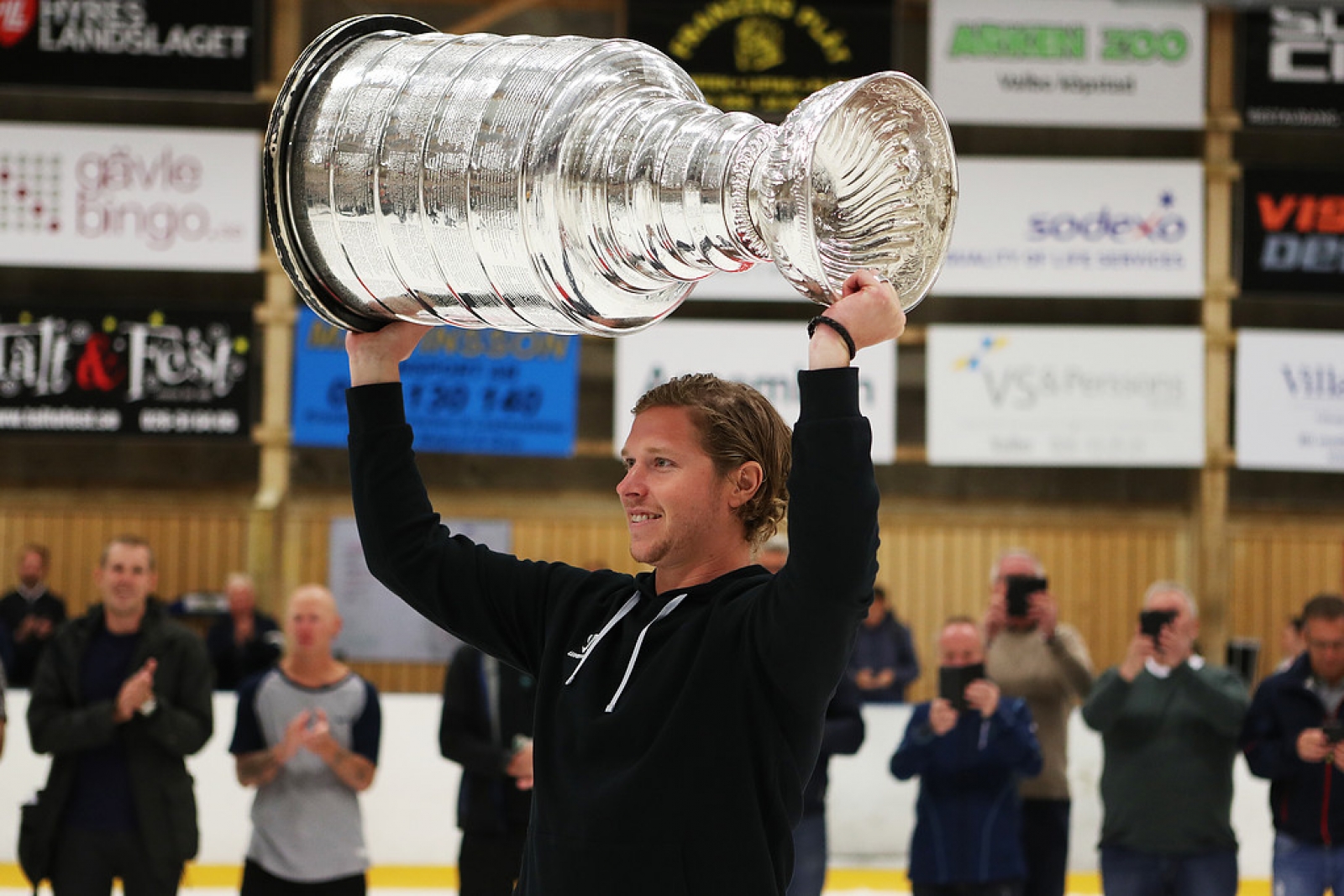 Nicklas kom hem med jättepokalen Idrottens Affärer