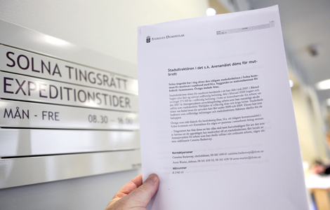 Här är domen i mutmålet kring den nya nationalarenan i Solna. Förre stadsdirektören Sune Reinhold är den ende som fälls. Han döms till villkorlig dom och dagsböter. Övriga frias. Foto Bertil Ericson, Scanpix