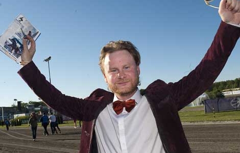 En lycklig ägare, Calle Wihlborg, efter att hästen Commander Crowe vann Elitloppet 2012 på Solvalla. Foto: Maja Suslin, Scanpix