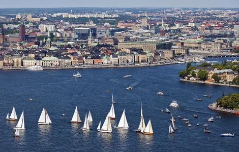 En alltid lika förförisk bild. Vår vackra huvudstad, nu förstärkt med en massa segelbåtar.