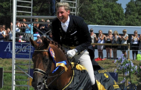 Falsterbo Horse Show måste vara Sveriges största evenemang med den minst oförarliga publiken. Ändå krävs polisens insats till en kostnad av 200 000 kronor...