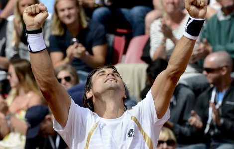 Spanjoren David Ferrer jublar efter att ha vunnit herrsingelfinalen i Swedish Open i Båstad med 2-0 i set mot landsmannen Nicolas Almagro.Foto: Pontus Lundahl, Scanpix