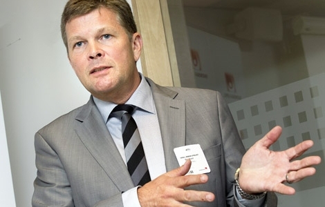 Lennart Käll, Svenska Spels vd, ser affärsnyttan i Svea som det nya sponsoravtalet med RF benämns. Nu ska klubbarna gynna spelandet och var och en bestämmer vilken förening ska gynnas av hans insats. Foto: Jonas Ekströmer, Scanpix