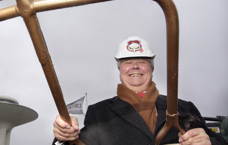 Den 10 januari 2007 förverkligades Percy Nilssons dröm. Han satte spaden i backen och Malmö Arena växte i snabb hastighet i alla avseenden. Nu kommer triumfen – hans arena blir platsen för Eurovision Song Contest. Percy lurade stockholmarna… Foto:Drago Prvulovic, Scanpix