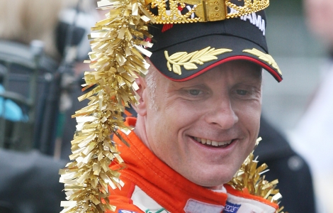 Norrmannen Tommy Rustad tog hem STCC och överlyckliga landsmän klädde honom i guldskrud. Foto: Mats Gustafsson.