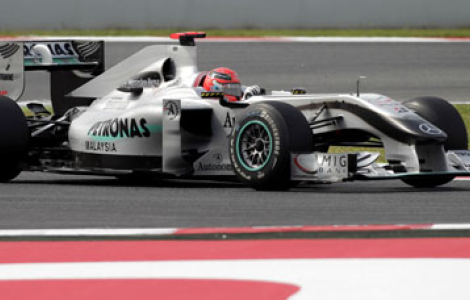 Michael Schumacher i sin Mercedes. Den sjufaldige världsmästaren kunde inte motstå lusten att köra igen - och ett bra arvode. Foto: Paul White, P Photo/Scanpix