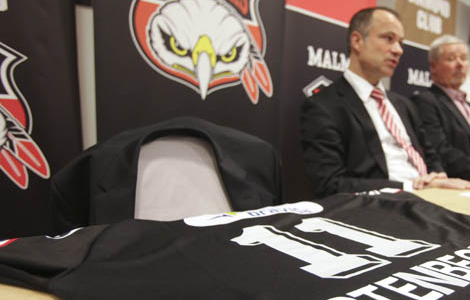 Det skulle bli så bra med Hugo Stenbecks årliga mångmiljonstöd. Men platsen är tom och snart återstår inget hopp om playoff. Redhawks är inte bättre än nia i Hockeyallsvenskan. Foto: Stig-Åke Jönsson, Scanpix