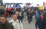 Trångt och uppskattat. Över 25 000 åskådare kom till STCC-finalen och trivdes uppenbarligen. En motorshow med intensiva tävlingsheat tilltalar åtskilliga.